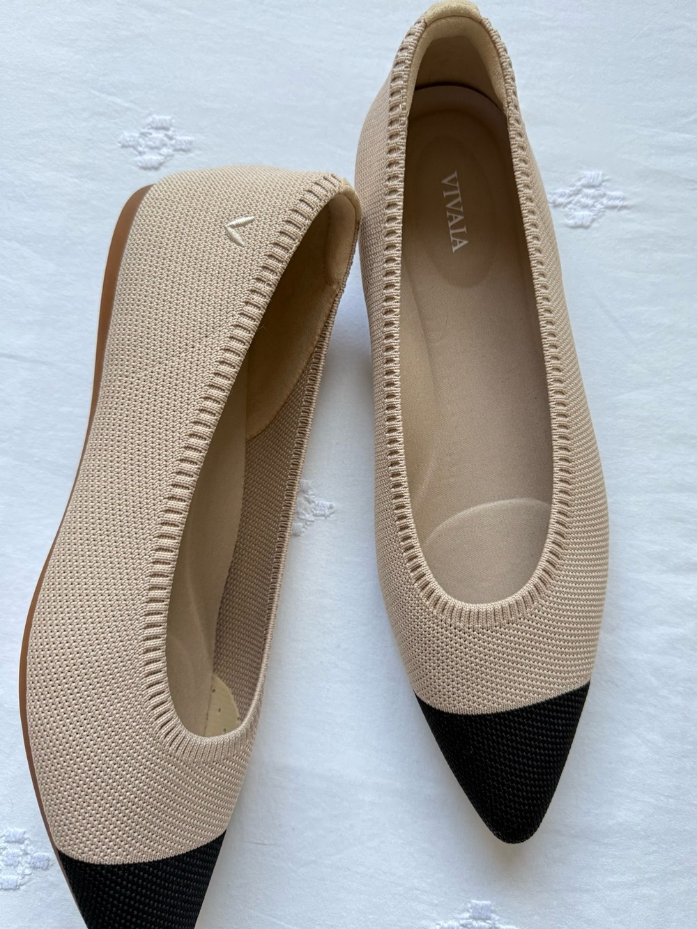 Vivaia Aria 5 Almond/Black Pointed Toe Ballet Flats Size 42 - Picture 12 of 16